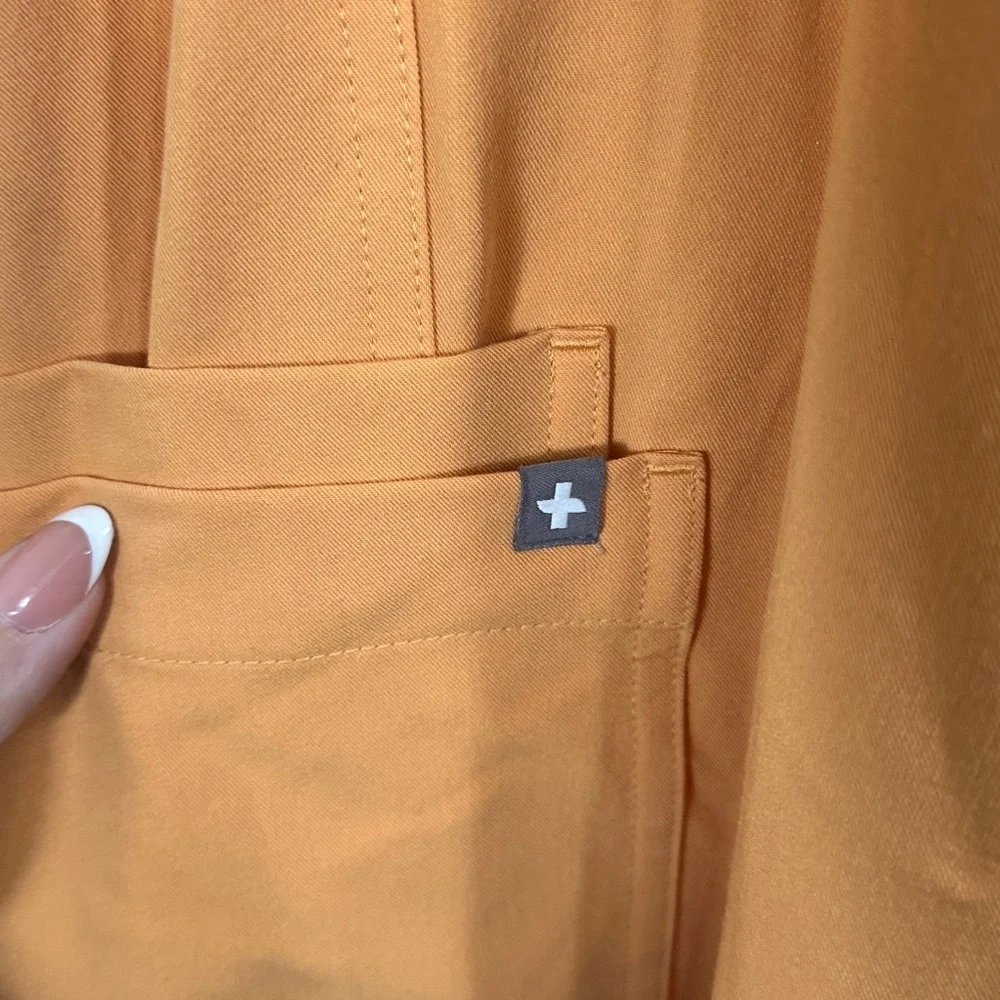 Figs Men’s orange scrubs pants size 3XL Short